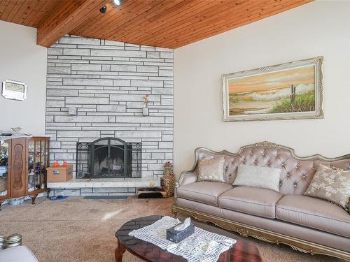 2395 14Th Ave, Port Alberni, BC - Indoor Photo Showing Living Room With Fireplace