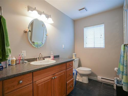 2395 14Th Ave, Port Alberni, BC - Indoor Photo Showing Bathroom