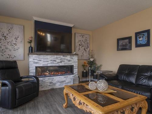 680 Dalhousie Drive, Thunder Bay, ON - Indoor Photo Showing Living Room With Fireplace