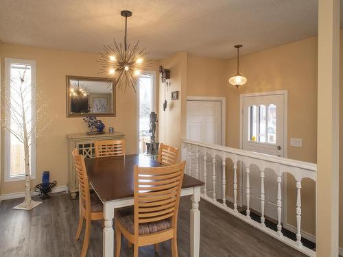 680 Dalhousie Drive, Thunder Bay, ON - Indoor Photo Showing Dining Room