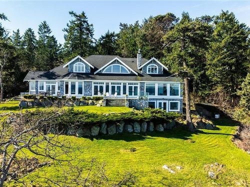 2600 Queenswood Dr, Saanich, BC - Outdoor With Facade