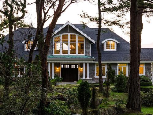 2600 Queenswood Dr, Saanich, BC - Outdoor With Facade