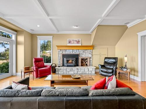 6344 Coho Dr, Courtenay, BC - Indoor Photo Showing Living Room With Fireplace