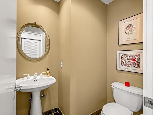6344 Coho Dr, Courtenay, BC - Indoor Photo Showing Bathroom