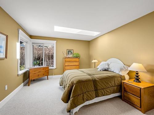 6344 Coho Dr, Courtenay, BC - Indoor Photo Showing Bedroom