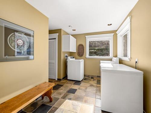 6344 Coho Dr, Courtenay, BC - Indoor Photo Showing Laundry Room