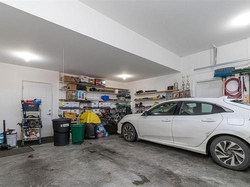 401 Colonia Dr South, Ladysmith, BC - Indoor Photo Showing Garage