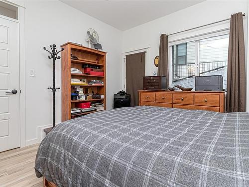 401 Colonia Dr South, Ladysmith, BC - Indoor Photo Showing Bedroom