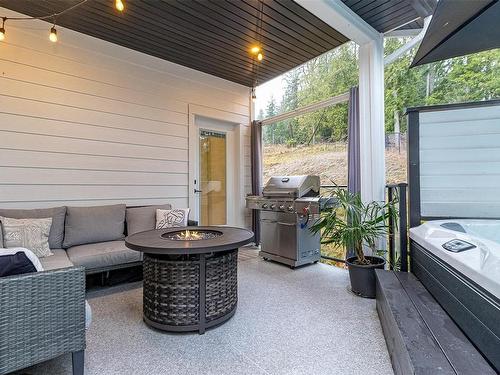 401 Colonia Dr South, Ladysmith, BC - Outdoor With Deck Patio Veranda With Exterior