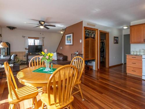3619 Sunnybrae Canoe Point Road, Tappen, BC - Indoor Photo Showing Dining Room
