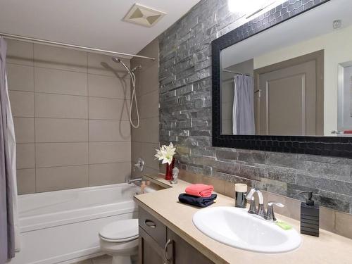 542-654 Cook Road, Kelowna, BC - Indoor Photo Showing Bathroom
