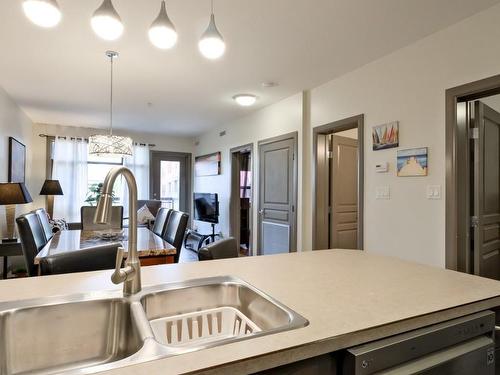 542-654 Cook Road, Kelowna, BC - Indoor Photo Showing Kitchen With Double Sink