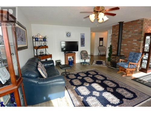 1659 Columbia Street, Smithers, BC - Indoor Photo Showing Living Room