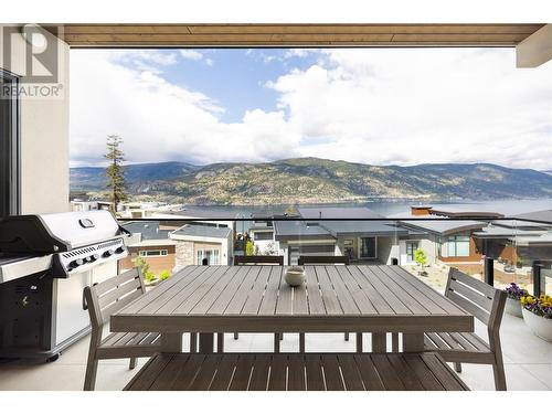 530 Clifton Court, Kelowna, BC - Outdoor With Body Of Water