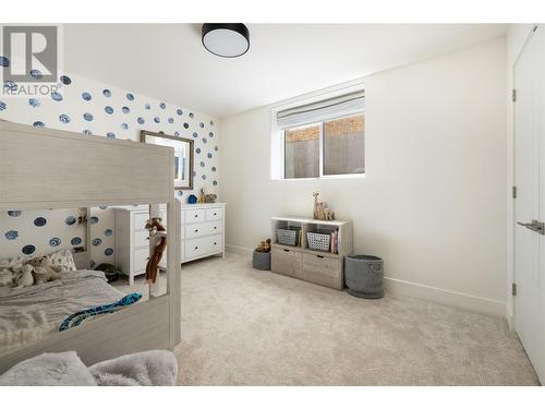 530 Clifton Court, Kelowna, BC - Indoor Photo Showing Bedroom