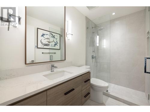 530 Clifton Court, Kelowna, BC - Indoor Photo Showing Bathroom