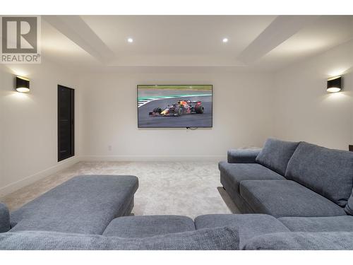 530 Clifton Court, Kelowna, BC - Indoor Photo Showing Living Room