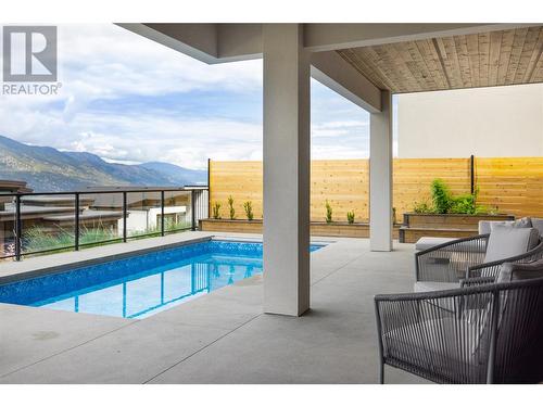 530 Clifton Court, Kelowna, BC - Outdoor With In Ground Pool With Exterior