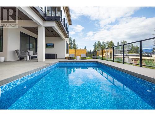530 Clifton Court, Kelowna, BC - Outdoor With In Ground Pool