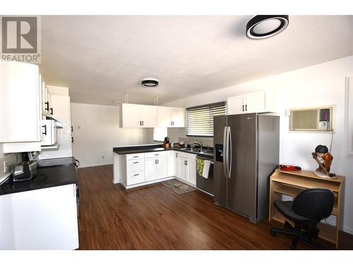 335 Deer Street, Vernon, BC - Indoor Photo Showing Kitchen