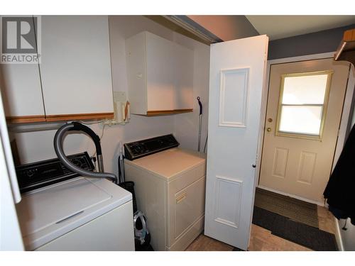 335 Deer Street, Vernon, BC - Indoor Photo Showing Laundry Room