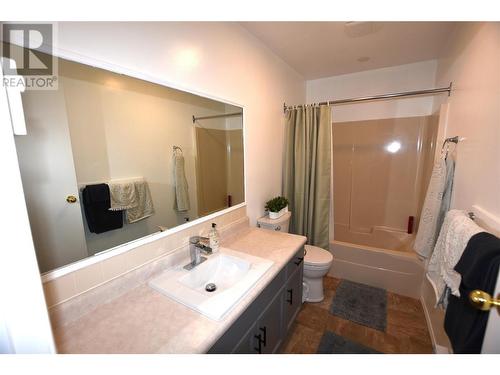 335 Deer Street, Vernon, BC - Indoor Photo Showing Bathroom