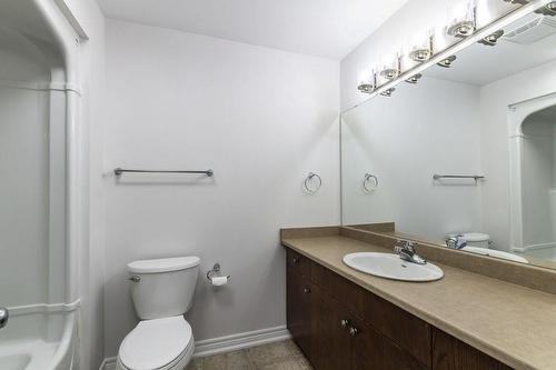 692 Summers Common, Burlington, ON - Indoor Photo Showing Bathroom