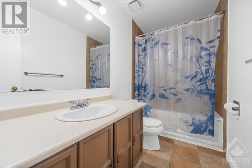 228 Huntersfield Drive, Ottawa, ON - Indoor Photo Showing Bathroom
