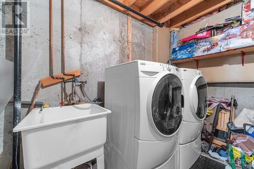 228 Huntersfield Drive, Ottawa, ON - Indoor Photo Showing Laundry Room