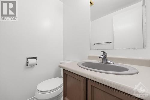 228 Huntersfield Drive, Ottawa, ON - Indoor Photo Showing Bathroom