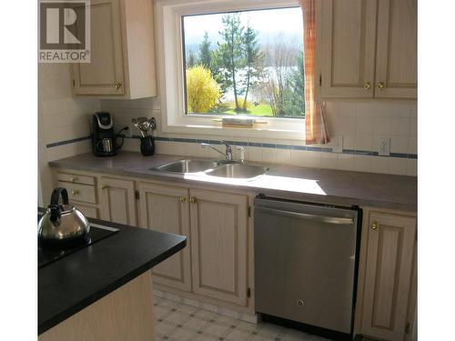 4511 Pyper Lake Road, Williams Lake, BC - Indoor Photo Showing Kitchen With Double Sink