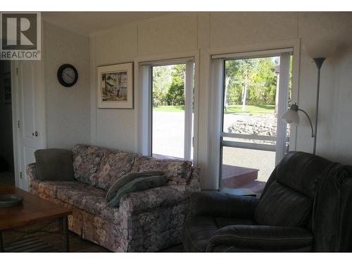 4511 Pyper Lake Road, Williams Lake, BC - Indoor Photo Showing Living Room