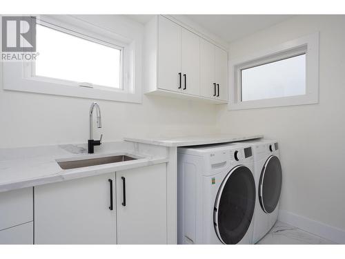 579 Barra Lane, Kelowna, BC - Indoor Photo Showing Laundry Room