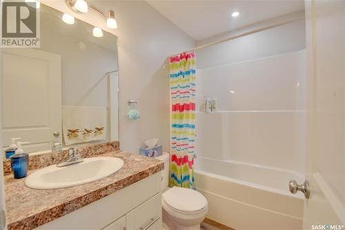 1136 K Avenue N, Saskatoon, SK - Indoor Photo Showing Bathroom