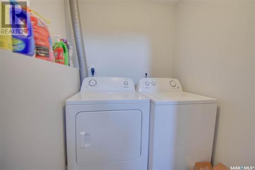 1136 K Avenue N, Saskatoon, SK - Indoor Photo Showing Laundry Room