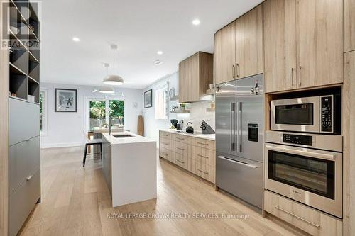 2208 Red Thorne Ave, London, ON - Indoor Photo Showing Kitchen
