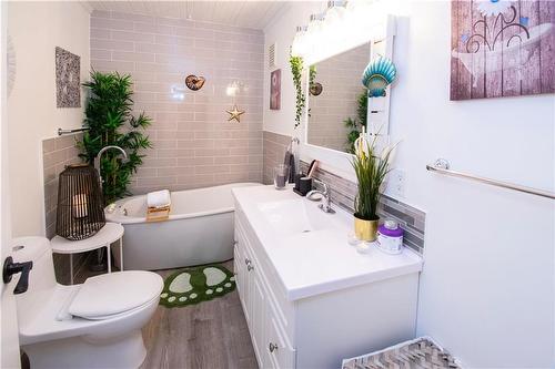 35 12Th Avenue, Gimli Rm, MB - Indoor Photo Showing Bathroom