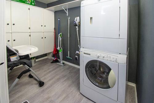 35 12Th Avenue, Gimli Rm, MB - Indoor Photo Showing Laundry Room
