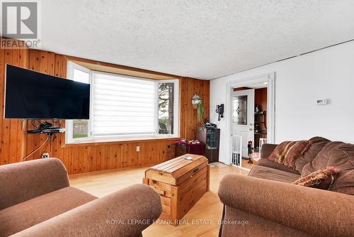 1898 Baseline Rd, Clarington, ON - Indoor Photo Showing Living Room