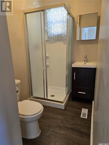 209 K Avenue S, Saskatoon, SK - Indoor Photo Showing Bathroom