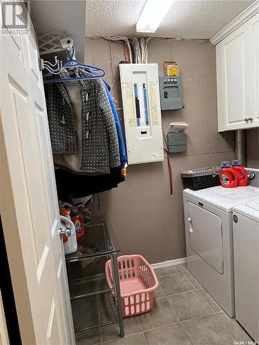 28 Telfer Bay, Prince Albert, SK - Indoor Photo Showing Laundry Room