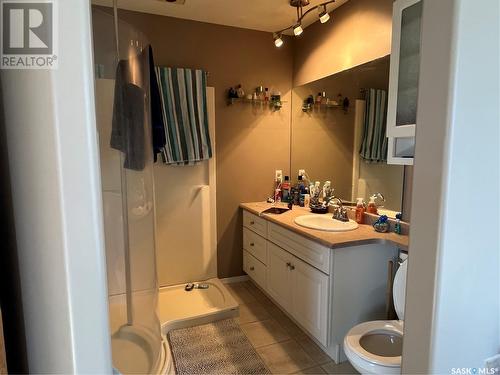 28 Telfer Bay, Prince Albert, SK - Indoor Photo Showing Bathroom
