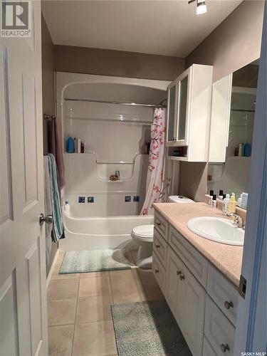 28 Telfer Bay, Prince Albert, SK - Indoor Photo Showing Bathroom