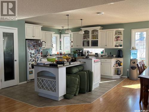 28 Telfer Bay, Prince Albert, SK - Indoor Photo Showing Kitchen