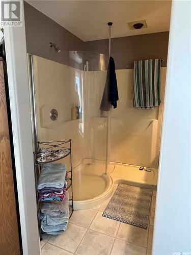 28 Telfer Bay, Prince Albert, SK - Indoor Photo Showing Bathroom