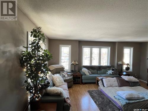 28 Telfer Bay, Prince Albert, SK - Indoor Photo Showing Living Room