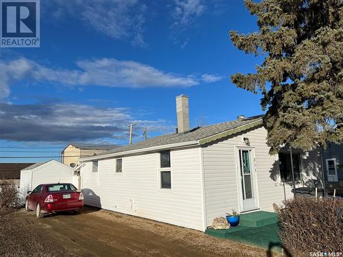 211 2Nd Avenue E, Assiniboia, SK - Outdoor