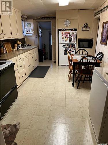 211 2Nd Avenue E, Assiniboia, SK - Indoor Photo Showing Kitchen