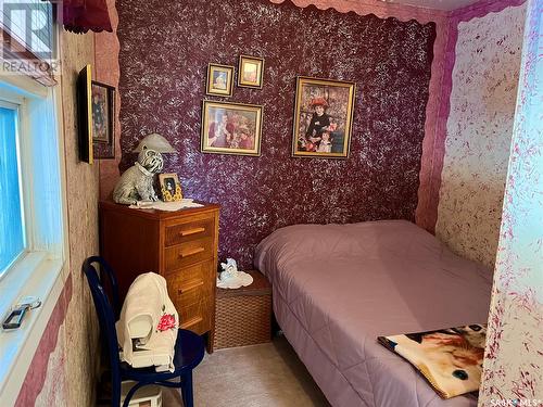 211 2Nd Avenue E, Assiniboia, SK - Indoor Photo Showing Bedroom