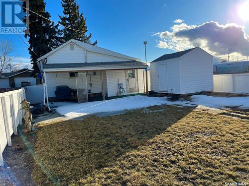 211 2Nd Avenue E, Assiniboia, SK - Outdoor